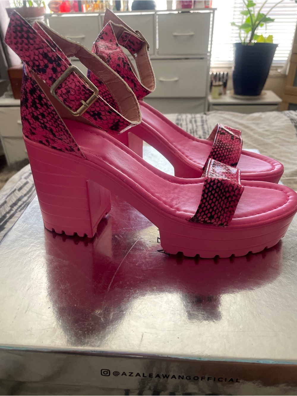 💗 Hot Pink Snakeskin Chunky Platform Lug Sole Sandals